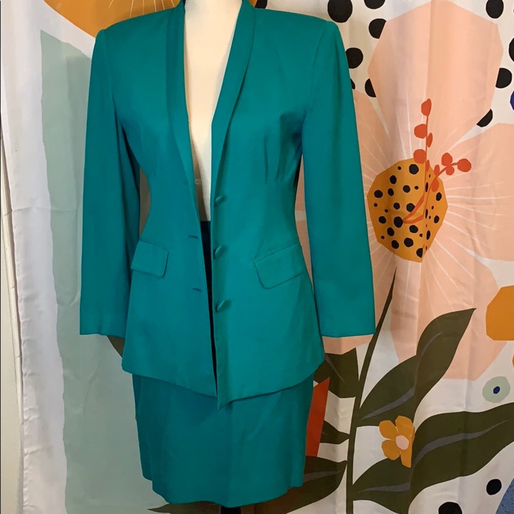 Teal causal corner 2 piece suit size 4